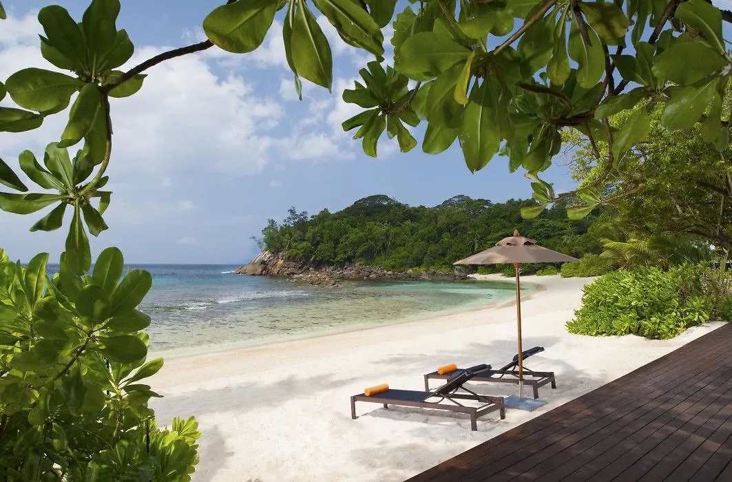 Le Meridien Barbarons contacts